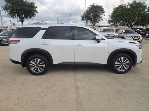 Everest White P 2025 Nissan Pathfinder SL