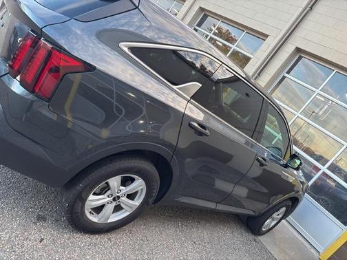2022 Kia Sorento LX
