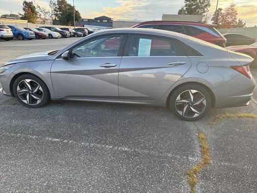 2022 Hyundai ELANTRA Limited