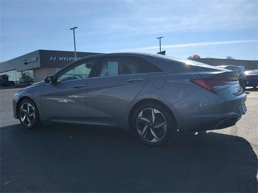 2022 Hyundai ELANTRA Limited