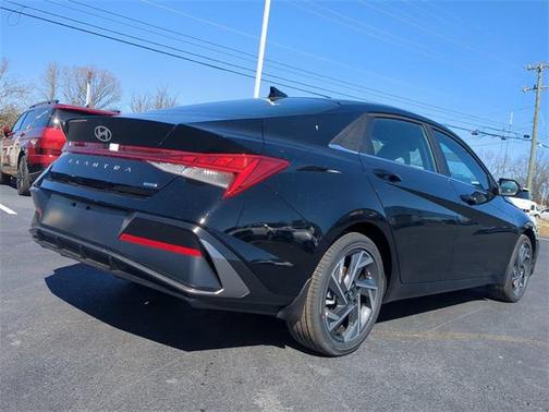2025 Hyundai ELANTRA Limited