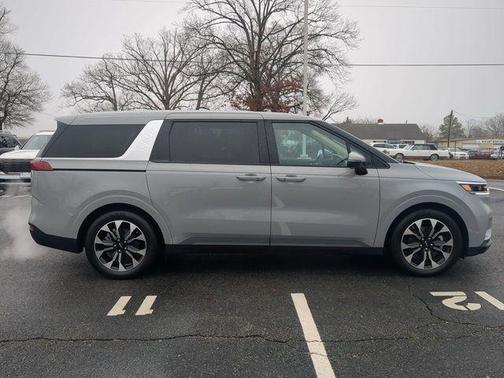 2024 Kia Carnival EX