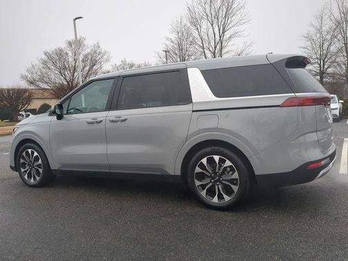 2024 Kia Carnival EX