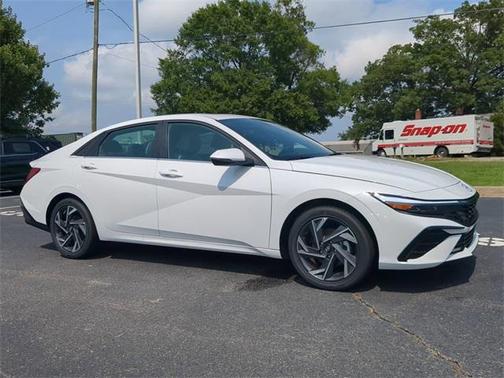 2025 Hyundai ELANTRA Limited