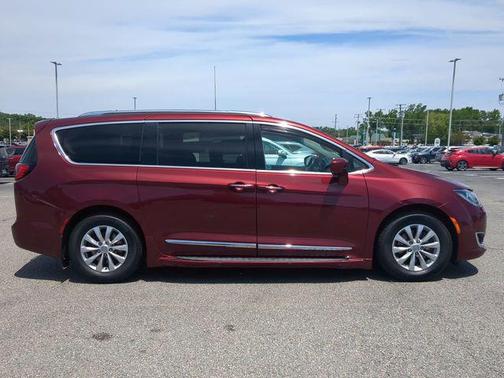 Velvet Red Pearlcoat 2018 Chrysler Pacifica Touring-L