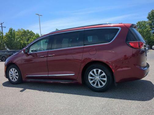 Velvet Red Pearlcoat 2018 Chrysler Pacifica Touring-L