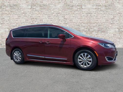 Velvet Red Pearlcoat 2018 Chrysler Pacifica Touring-L