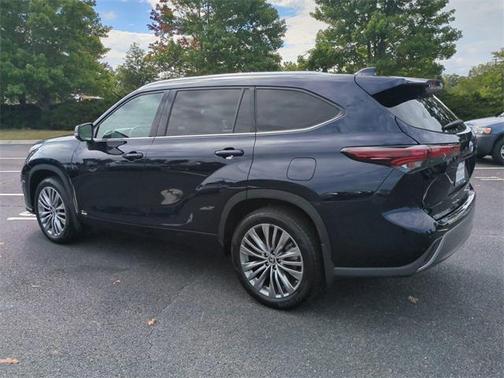2024 Toyota Highlander Hybrid Platinum