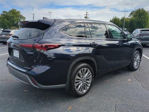 2024 Toyota Highlander Hybrid Platinum