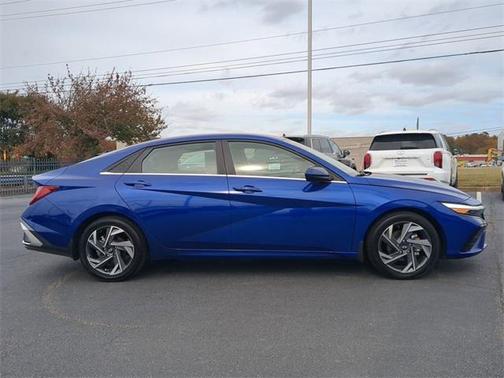 2024 Hyundai ELANTRA SEL
