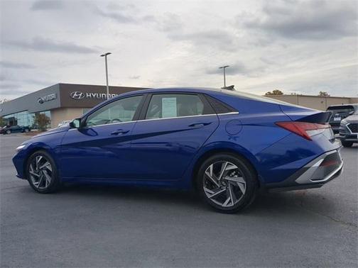 2024 Hyundai ELANTRA SEL