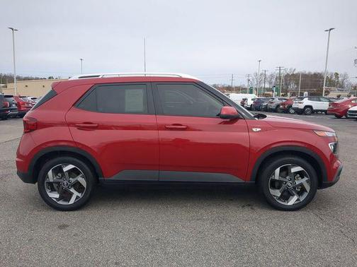 2022 Hyundai VENUE SEL