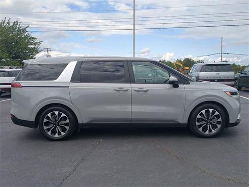 2024 Kia Carnival EX