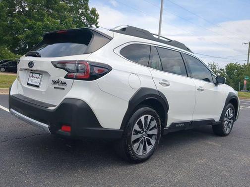Crystal White Pearl 2025 Subaru Outback Touring
