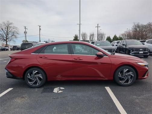 2025 Hyundai ELANTRA Limited
