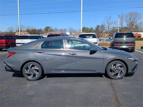 2025 Hyundai ELANTRA Limited