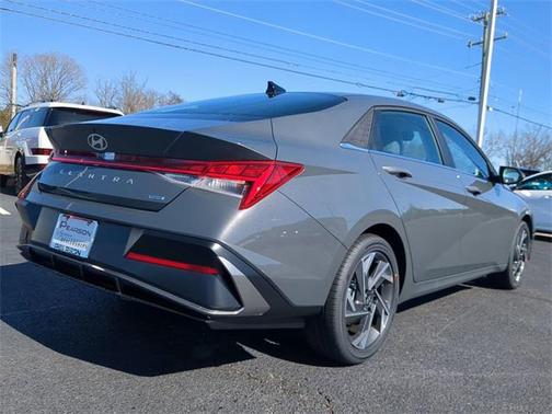 2025 Hyundai ELANTRA Limited