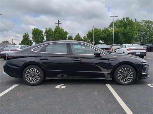 2025 Hyundai SONATA Hybrid Limited