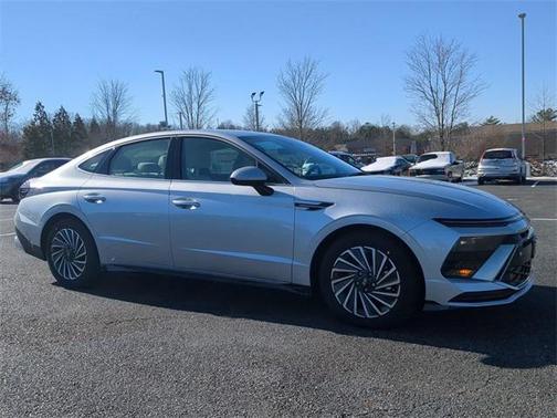 2025 Hyundai SONATA Hybrid SE