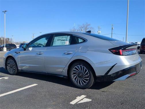 2025 Hyundai SONATA Hybrid SE