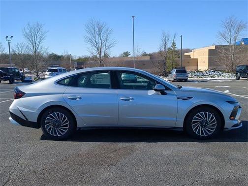 2025 Hyundai SONATA Hybrid SE
