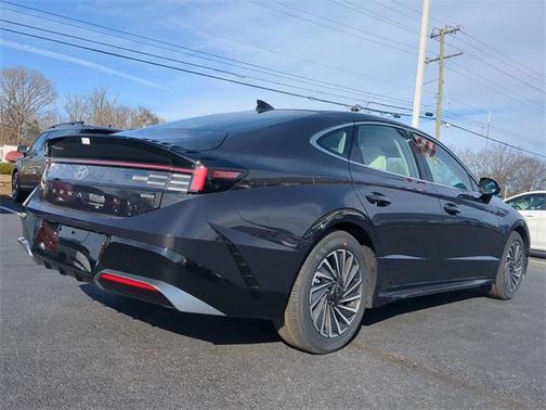 2025 Hyundai SONATA Hybrid SE