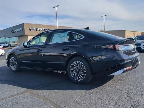 2025 Hyundai SONATA Hybrid SE