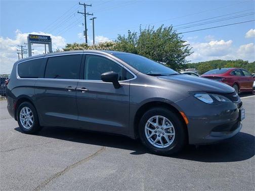 2022 Chrysler Voyager LX