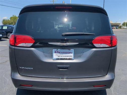 2022 Chrysler Voyager LX