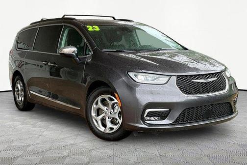 Granite Crystal Clearcoat Metallic 2023 Chrysler Pacifica Limited