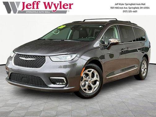 Granite Crystal Clearcoat Metallic 2023 Chrysler Pacifica Limited