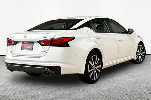 White 2021 Nissan Altima 2.5 SR