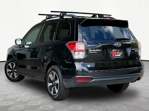 Crystal Black Silica 2017 Subaru Forester 2.5i Premium
