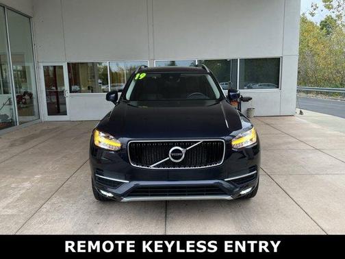 2019 Volvo XC90 T6 Momentum