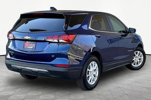 Blue Glow Metallic 2022 Chevrolet Equinox 1LT