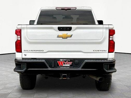 Summit White 2023 Chevrolet Silverado 2500 Custom