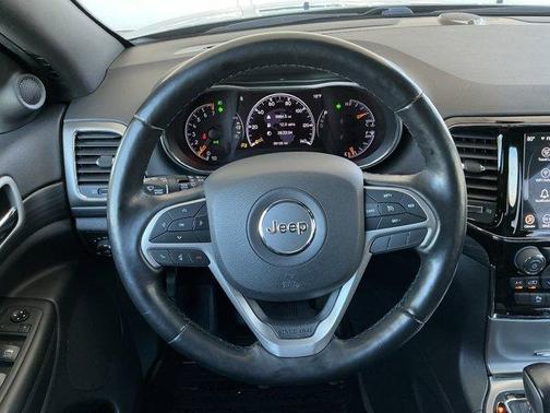 2020 Jeep Grand Cherokee Laredo