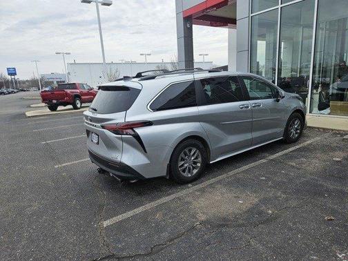 2021 Toyota Sienna XLE