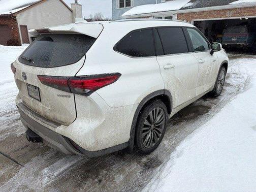 2021 Toyota Highlander Hybrid Platinum