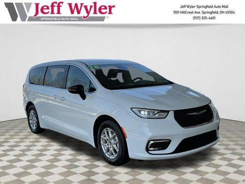 2024 Chrysler Pacifica Touring-L