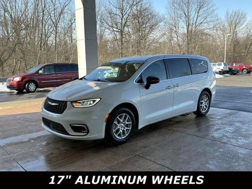 2024 Chrysler Pacifica Touring-L