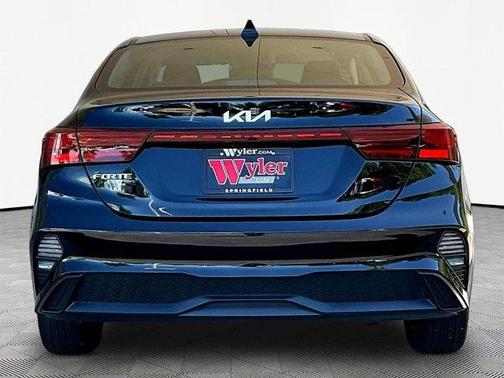 Aurora Black 2024 Kia Forte LXS