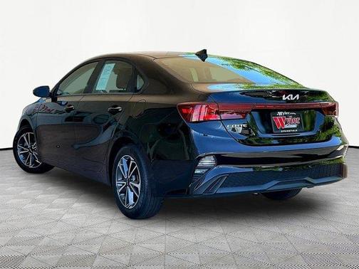Aurora Black 2024 Kia Forte LXS