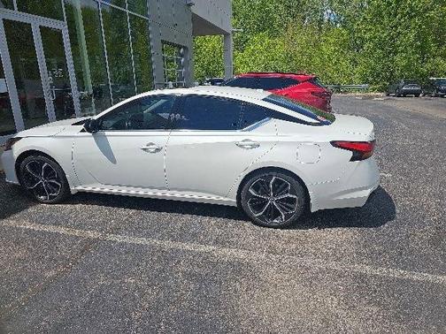 White 2024 Nissan Altima 2.5 SR