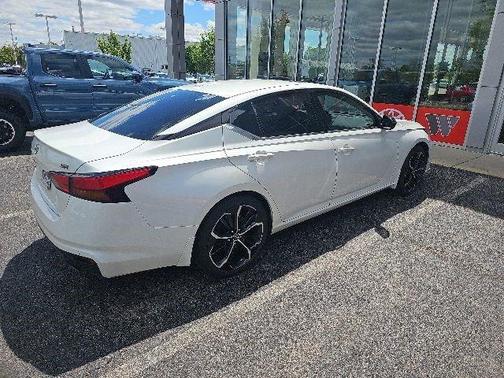 White 2024 Nissan Altima 2.5 SR