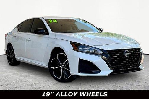 White 2024 Nissan Altima 2.5 SR