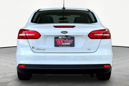 Oxford White 2018 Ford Focus SE