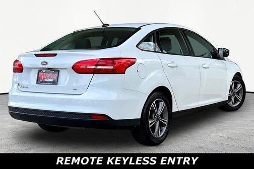 Oxford White 2018 Ford Focus SE