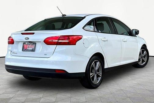 Oxford White 2018 Ford Focus SE