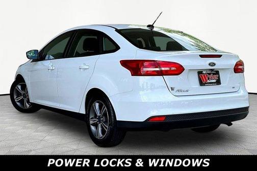 Oxford White 2018 Ford Focus SE